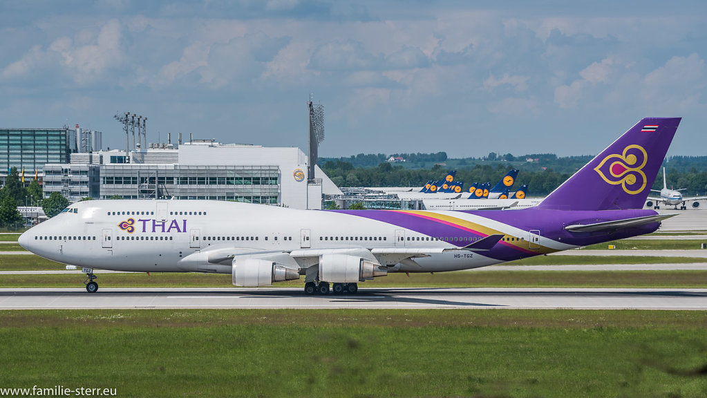 HS - TGZBoeing 747-400